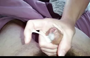 XXX אישה משפשפת ציצים על הורדת הזין שלו צאט סקס מצלמה
