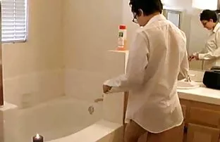 XXX תחרה שעירה מאוד בחורה אינדיאנית בשירותים סקס חינם תותה