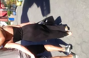 XXX חוטיני אסיה ב לראות דרך שמלה שחורה זקנה מזדינת