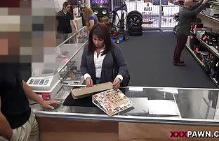 XXX אמא שלי מכרה את הסחורה של בעלה תמורת xxx-pawn xxx הטוב ביותר