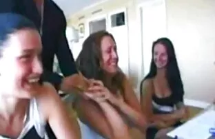 XXX רוקו בשביל האקדח שלו. סרטי סקס חינם למבוגרים