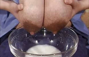 XXX הנקה. סרטי גייז מלאים בחינם