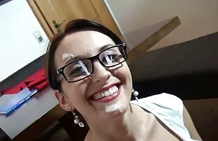 XXX ברונטית גרמנייה שווה מקבלת שיעורים פרטיים וטיפול פנים. סרטוני סקס צפיה ישירה