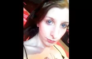 XXX לסבית עם תחת גדול, וגינה של בחורה ורודה בעצמה. סקס לייב חינם