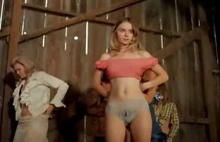XXX חשפניות על הבמה 1972 סרטי פורנו לצפייה ישירה