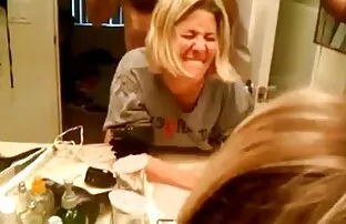 XXX MILF לוקח את זה בתחת שלה סקס חינם שלישיות