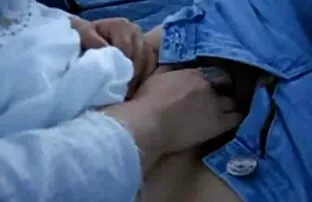 XXX הומו ואסיאתית על סקס באוטובוס. בלונדינית ערומה