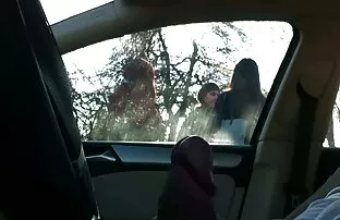 XXX מכונית 4 בנות בתחנת אוטובוס