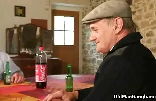 XXX זיון כפול על השולחן. סקס הומואים חינם