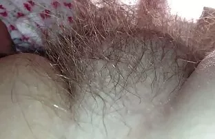 XXX סגור את הערימה של עלים רכים ורכים. סקס קוקסינל חינם